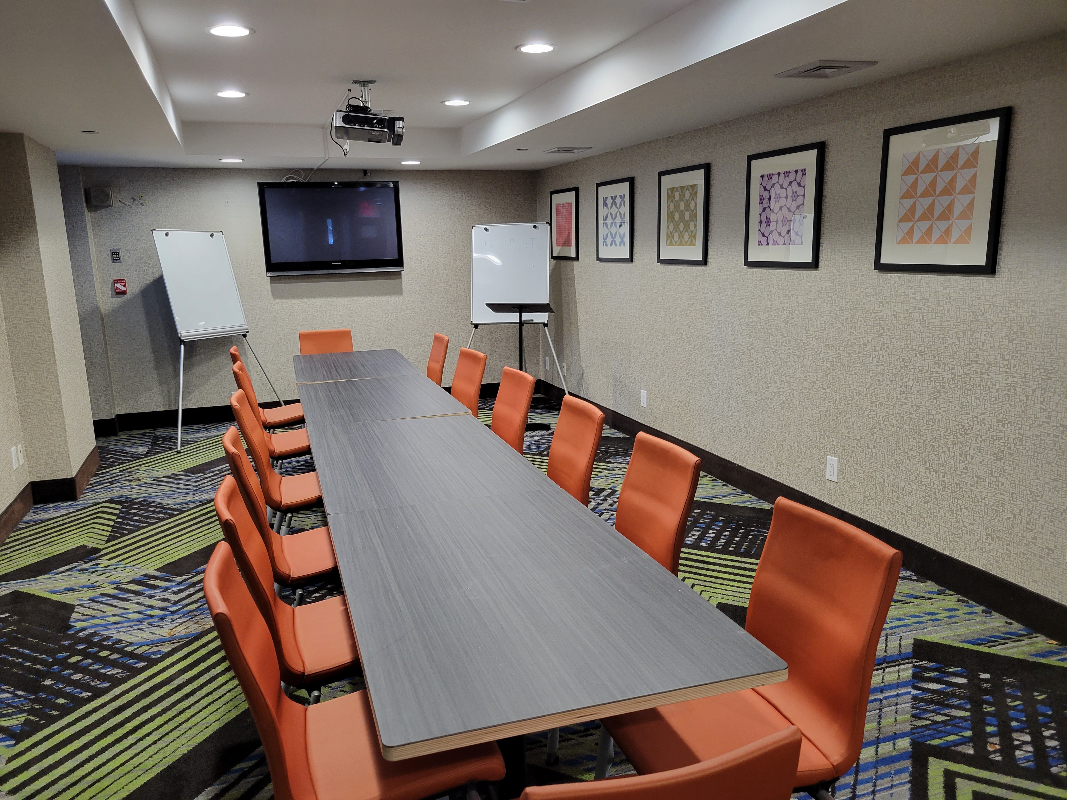 Holiday Inn Express Queens - Maspeth 58/65