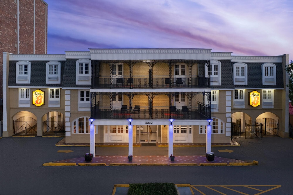 Super 8 by Wyndham New Orleans 2/43