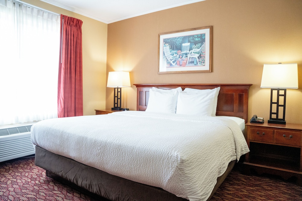 Coshocton Village Inn and Suites 24/68