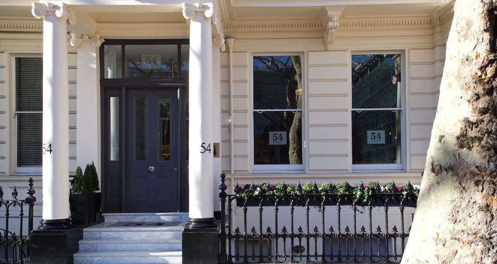54 Queens Gate Hotel 5/50