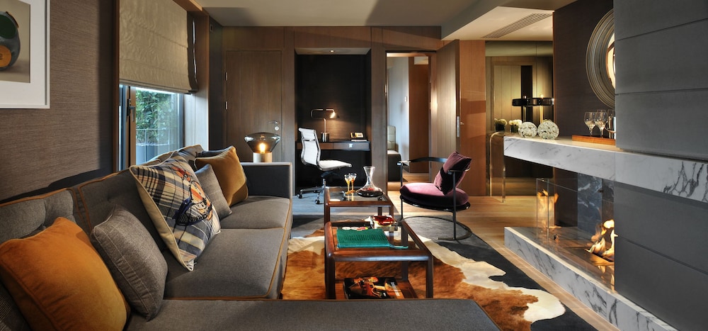 THE HARI LONDON(Ex-Belgraves) 64/71
