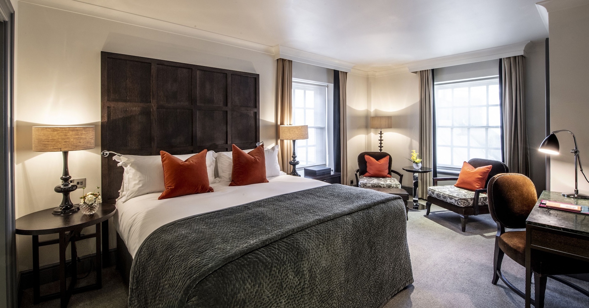 DELUXE, QUEEN BED