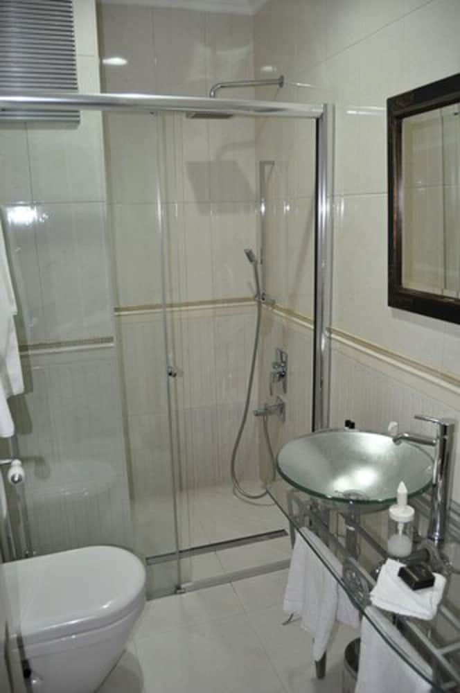 Villa Pera Suite Hotel 78/81