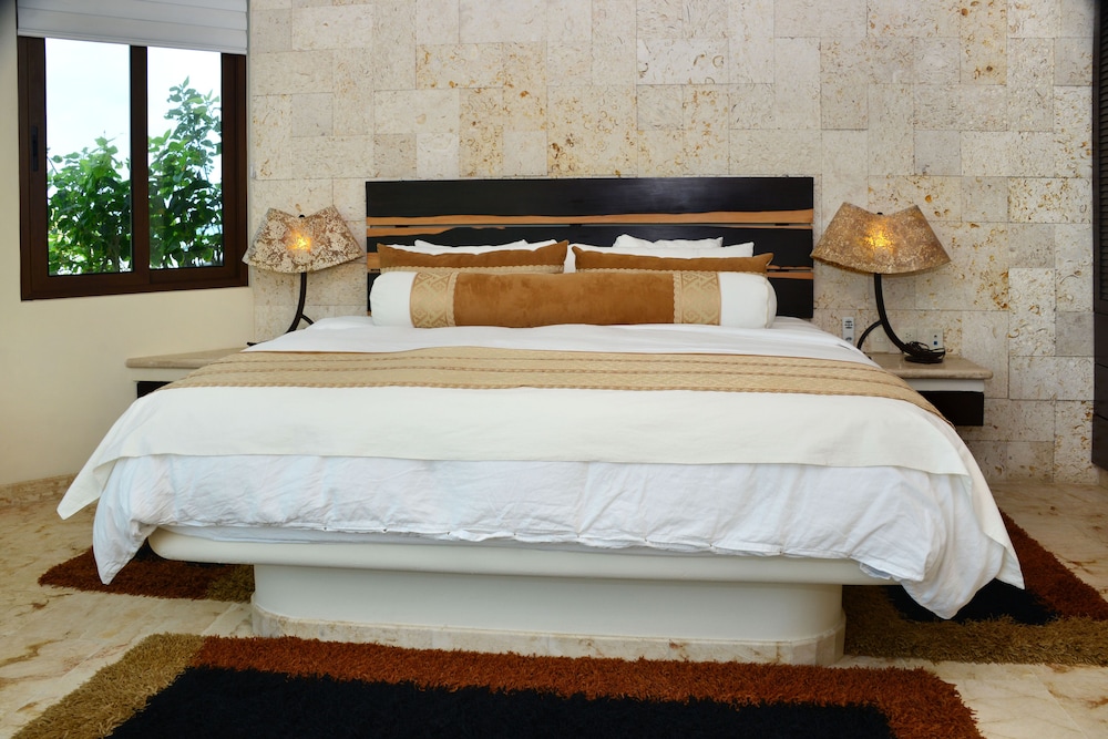El Taj Oceanfront & Beachside Condo Hotel 31/74