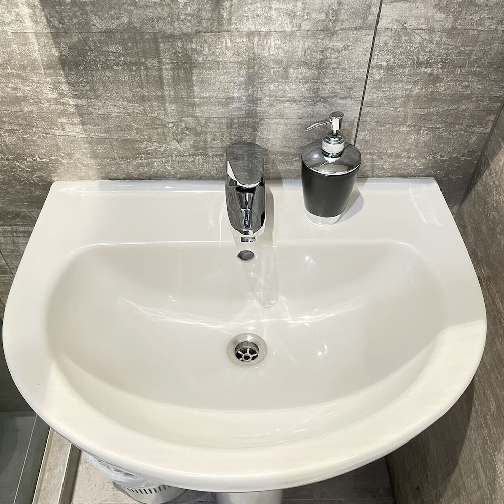 Grand Central Serviced Apartments 58/61