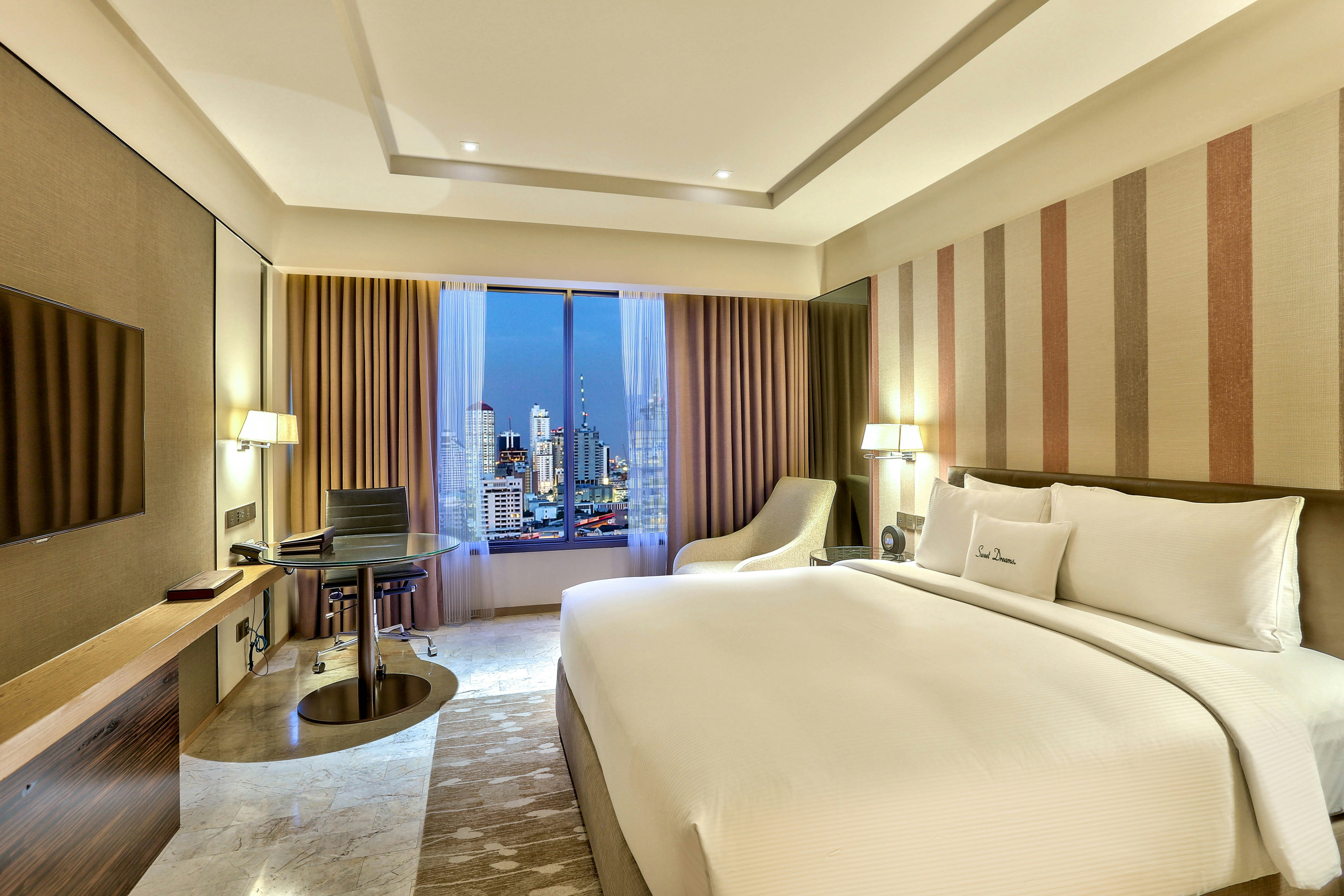 DELUXE, SUITE, KING BED