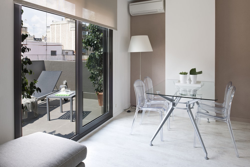 Eric Vokel Bcn Suites 18/51