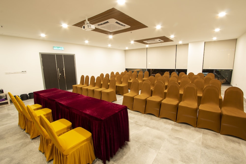 AZ HOTEL & SERVICED APARTMENTS 30/36