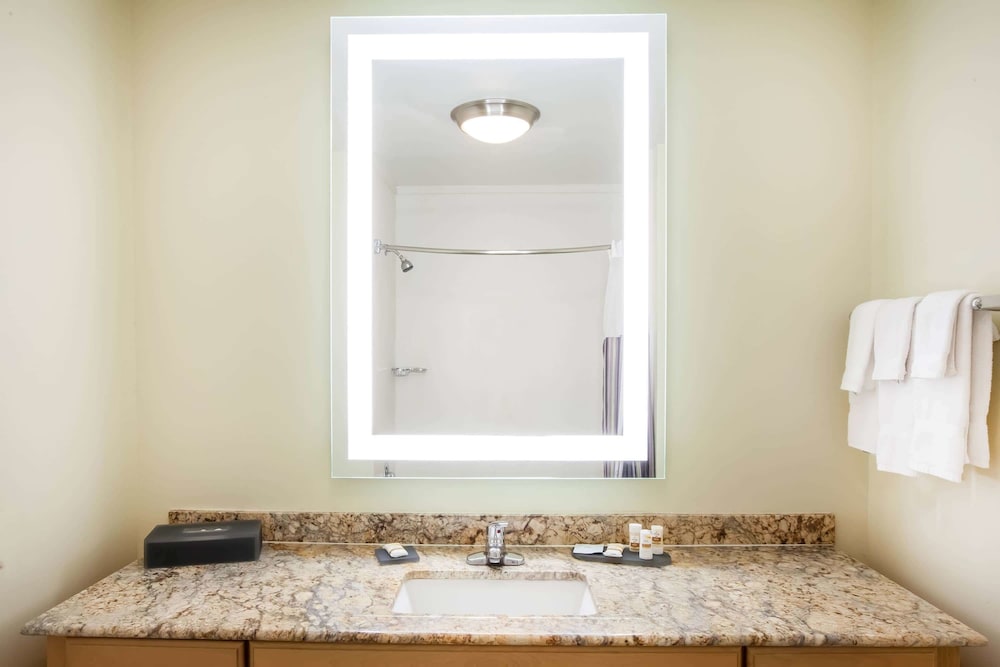 La Quinta Inn And Suites By Wyndham Odessa North 17/17