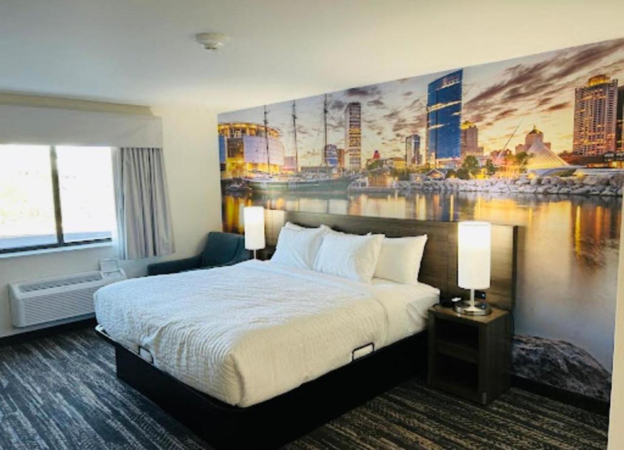 ROOM, KING BED