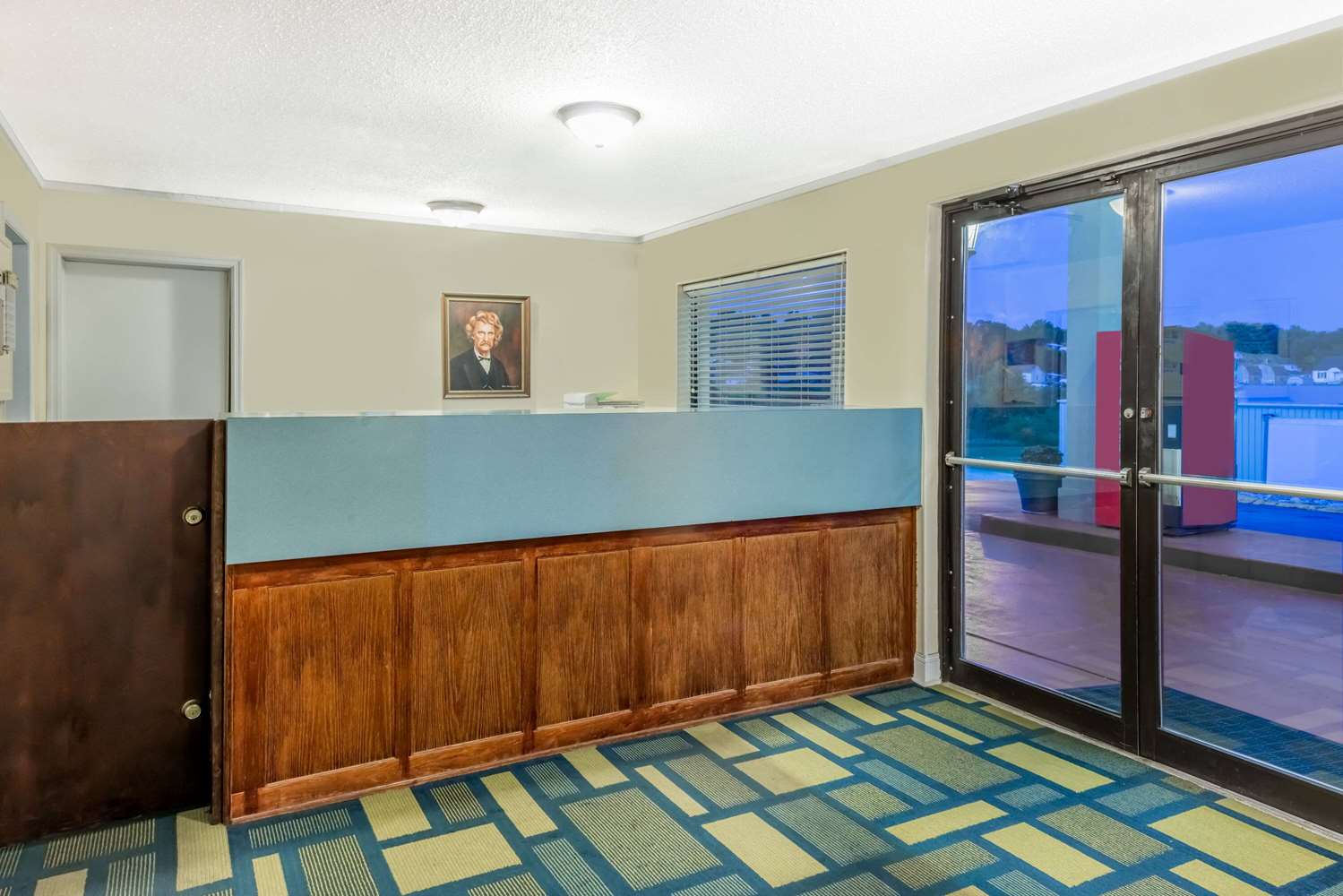 Days Inn by Wyndham Hannibal 8/22