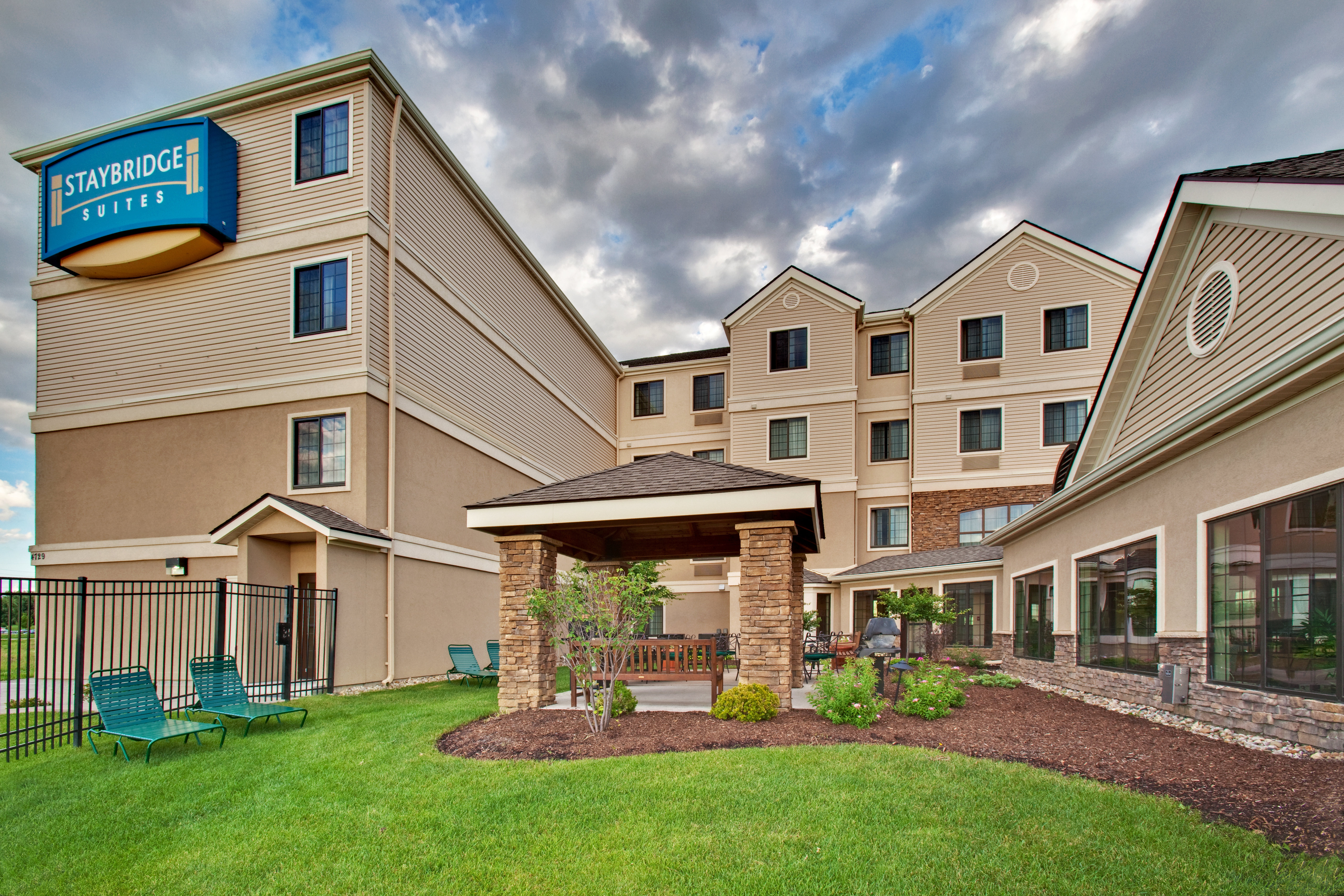 Staybridge Suites Davenport 63/64