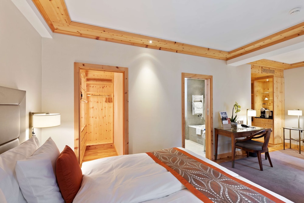 DELUXE, DOUBLE BED, MOUNTAIN VIEW