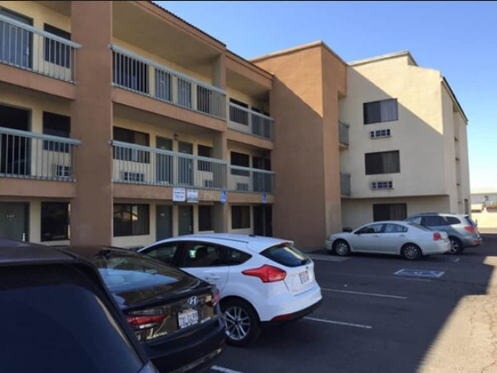 Hotel Milagro (ex Highway Inn Chula Vista) 20/25