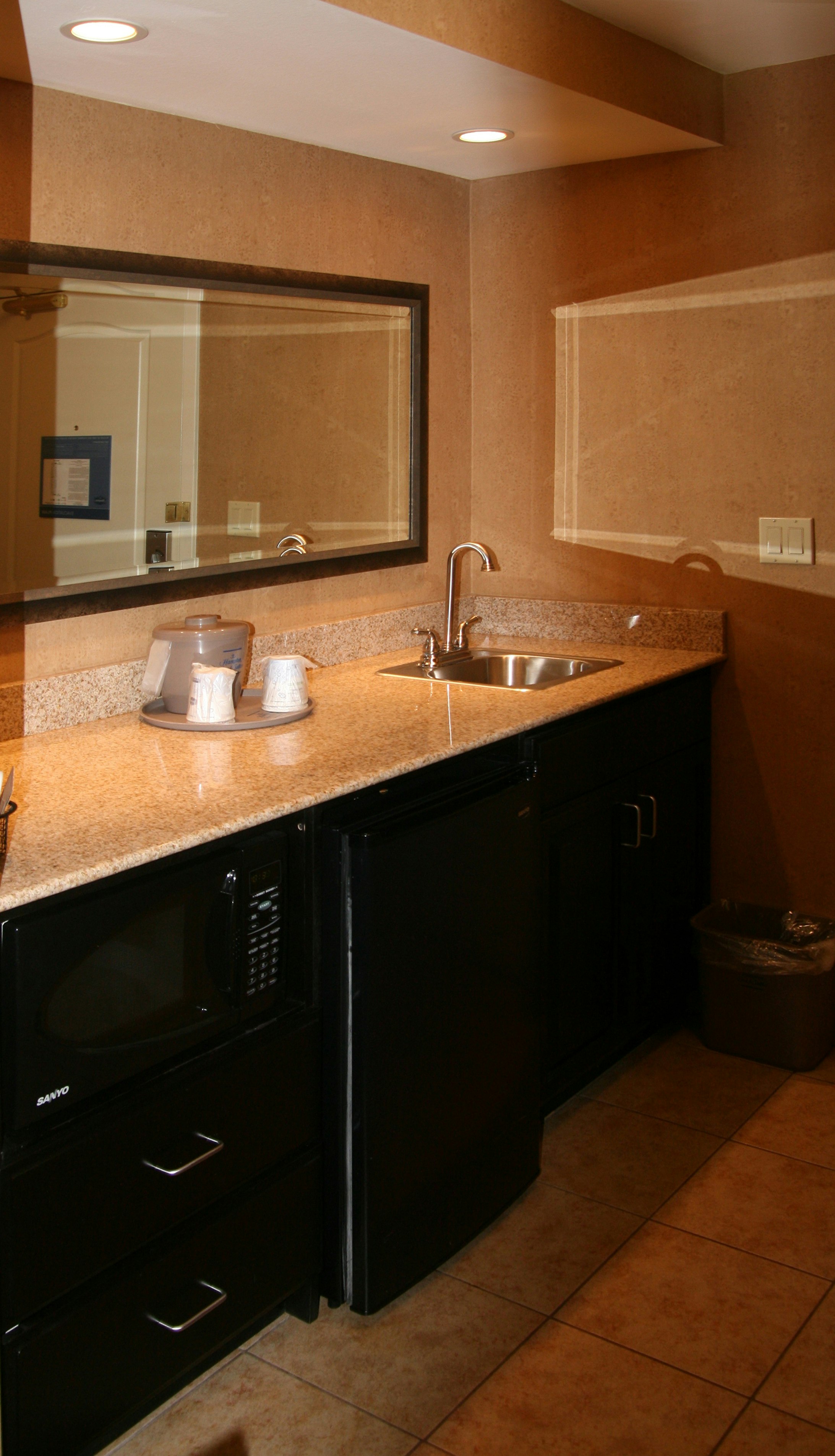 Lobby at HAMPTON INN AND SUITES BARSTOW, BARSTOW - CA