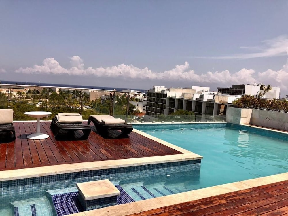 Grand Fifty Suites 36/65