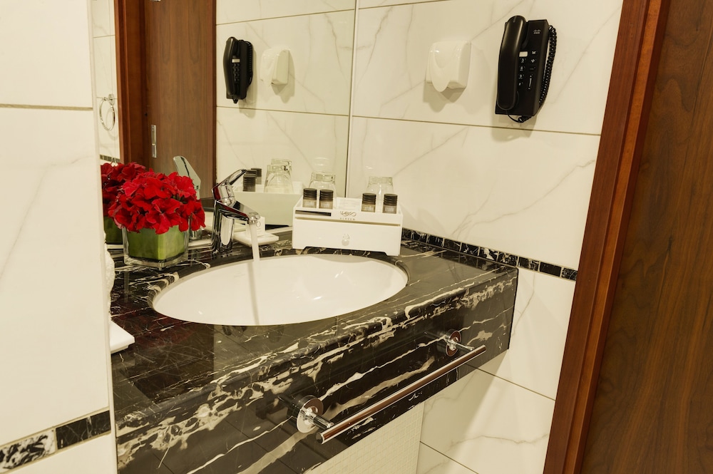 فندق قرية الريم(Al Reem Village Hotel) 51/51