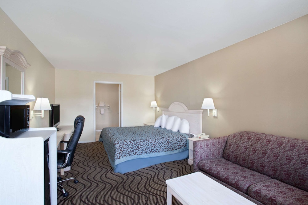 Days Inn by Wyndham Kerrville 10/22