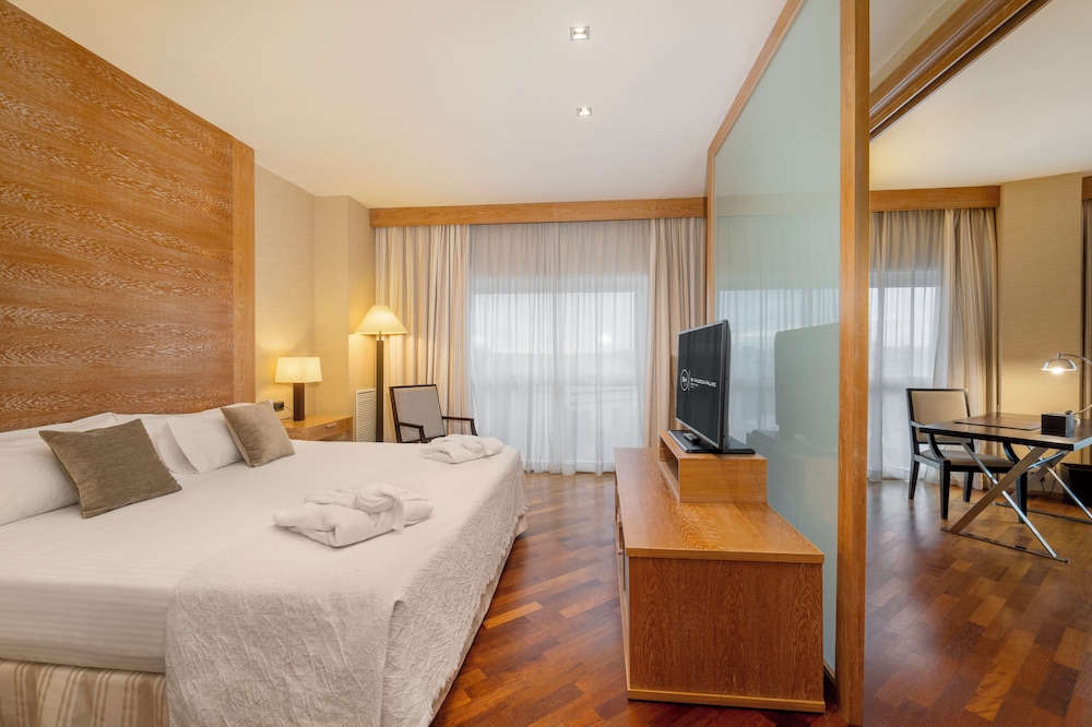 PRESIDENTIAL, SUITE