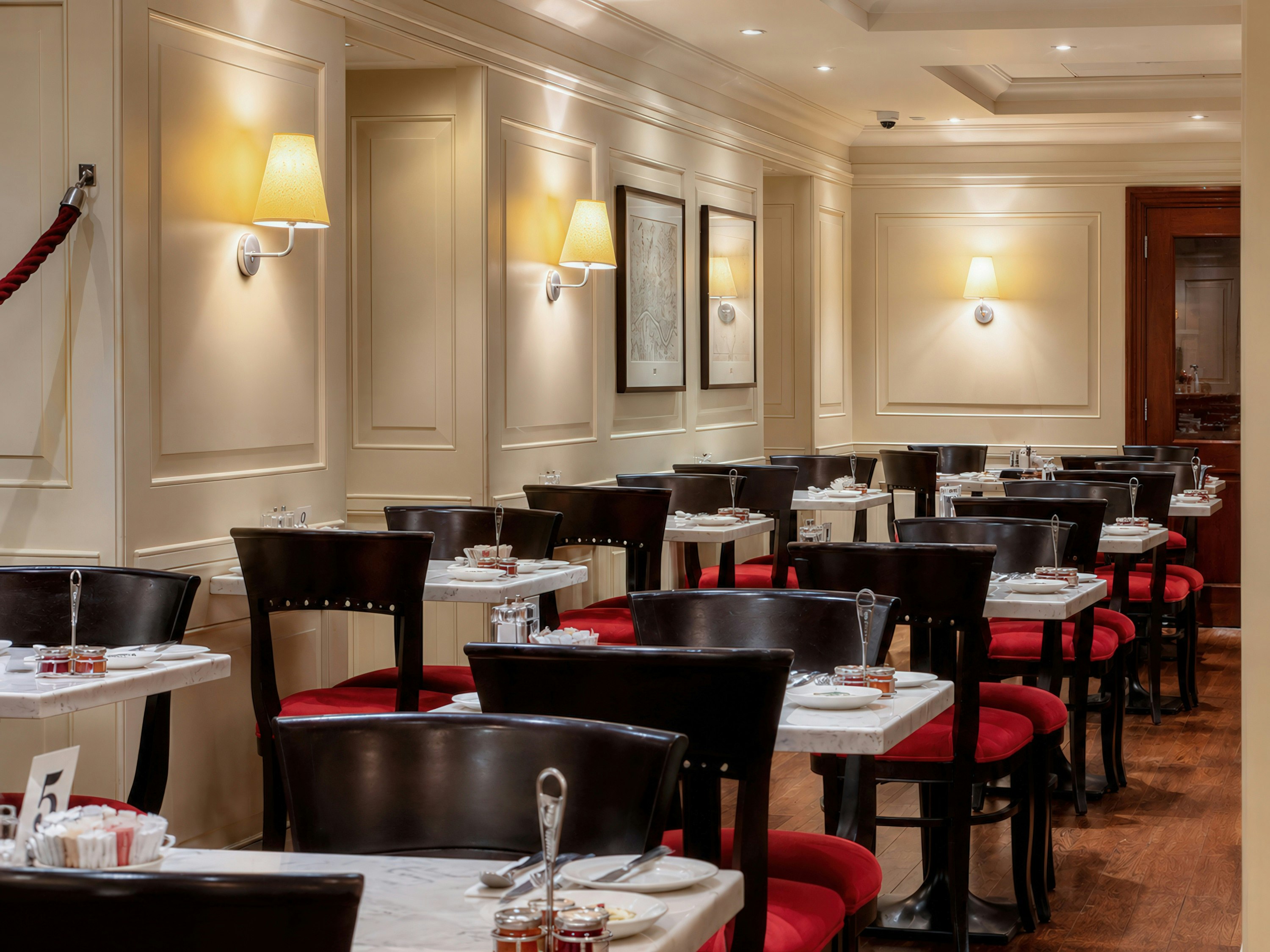 London Bridge Hotel 43/46