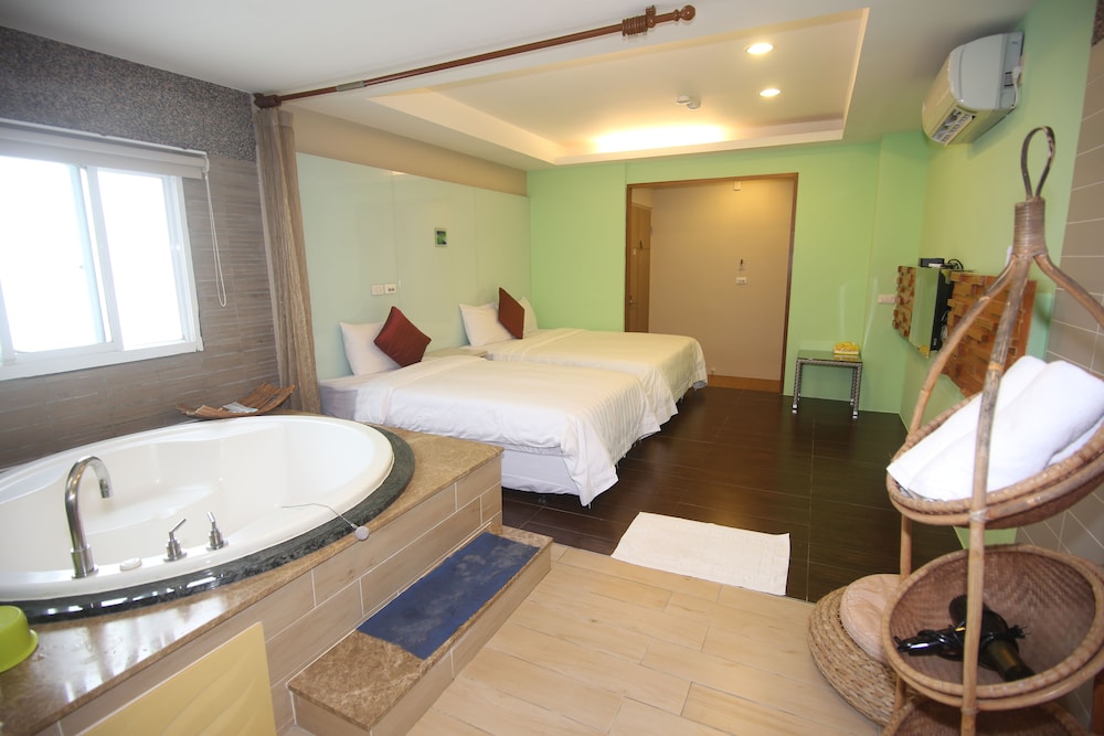 Water Front Hotel 32/53