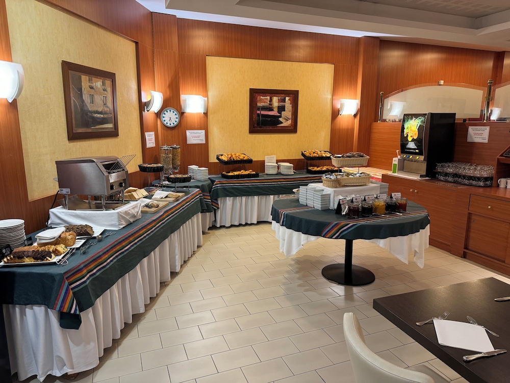 Brit Hotel Du Lac 18/43