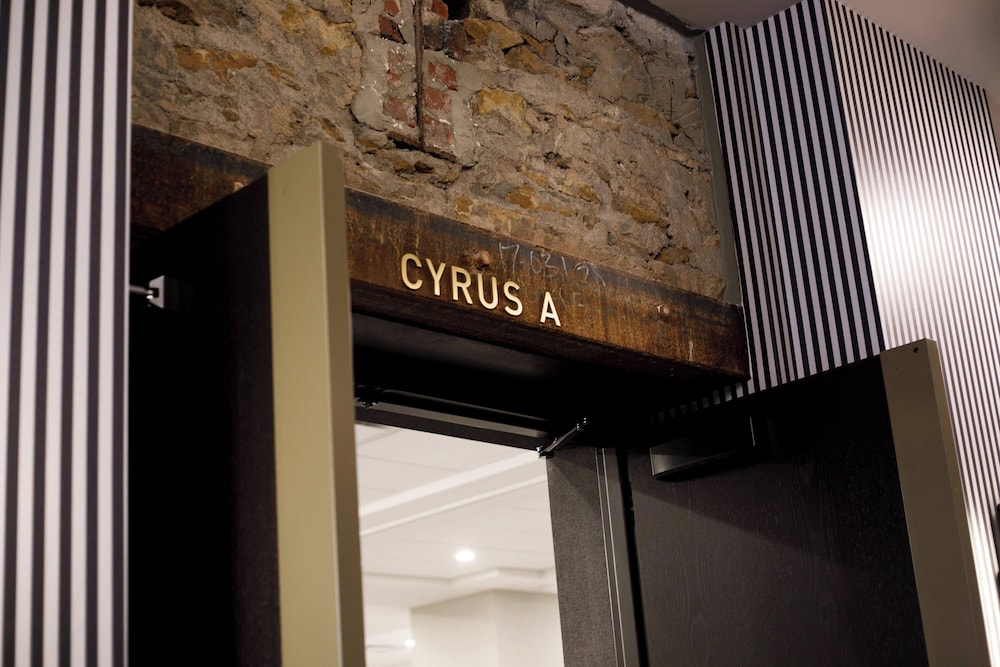 Cyrus Hotel, Topeka, a Tribute Portfolio Hotel 33/71