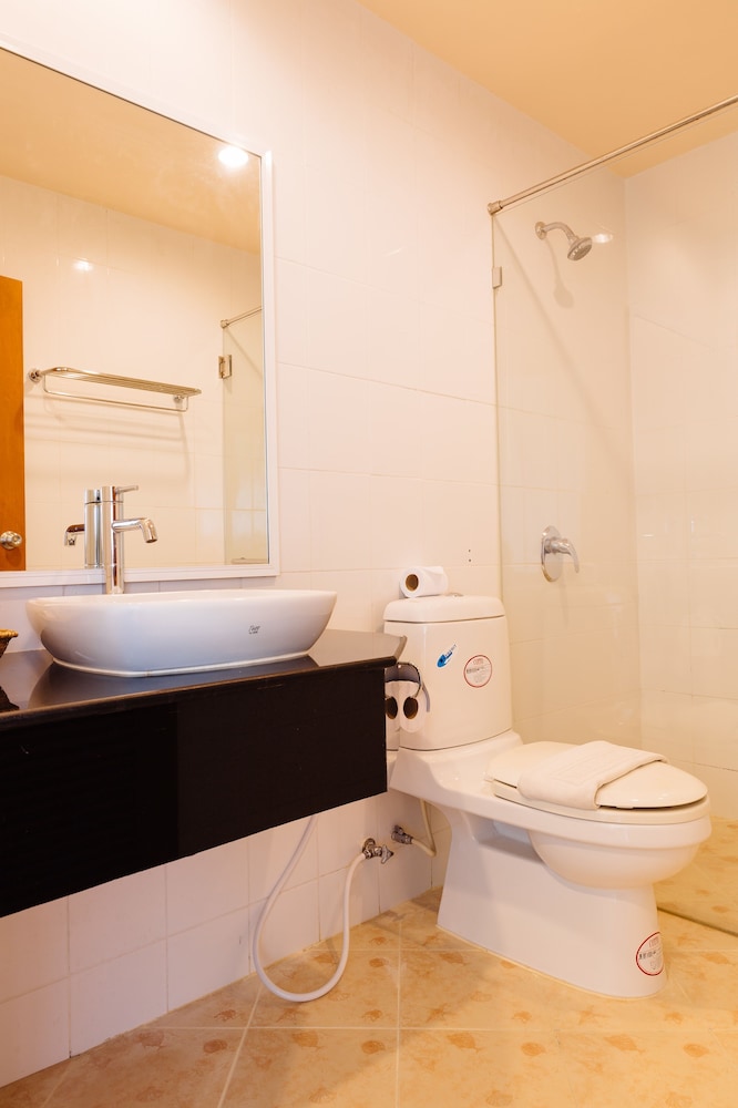Thipurai Beach Hotel 49/50