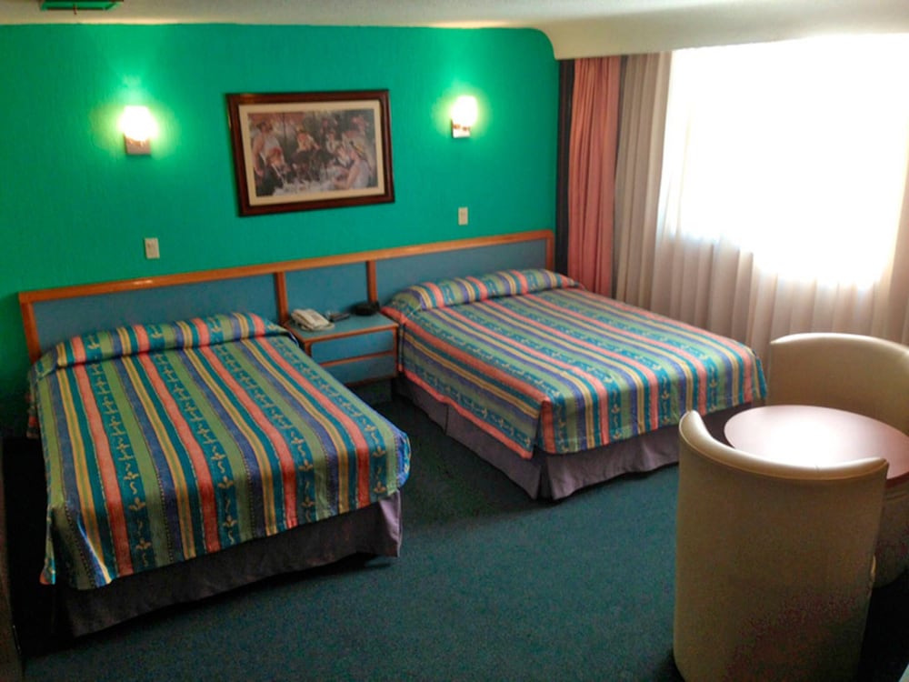 STANDARD, 2 DOUBLE BEDS