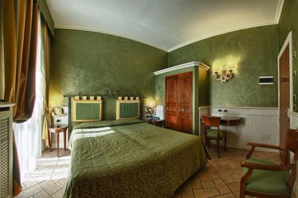 Hotel Pedrini 7/25