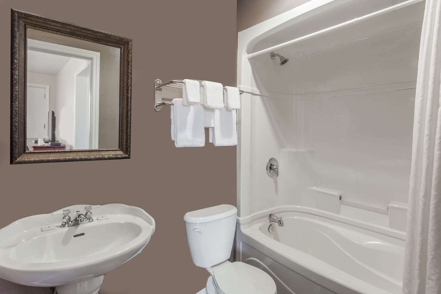 Super 8 By Wyndham Kirkland Lake 14/15
