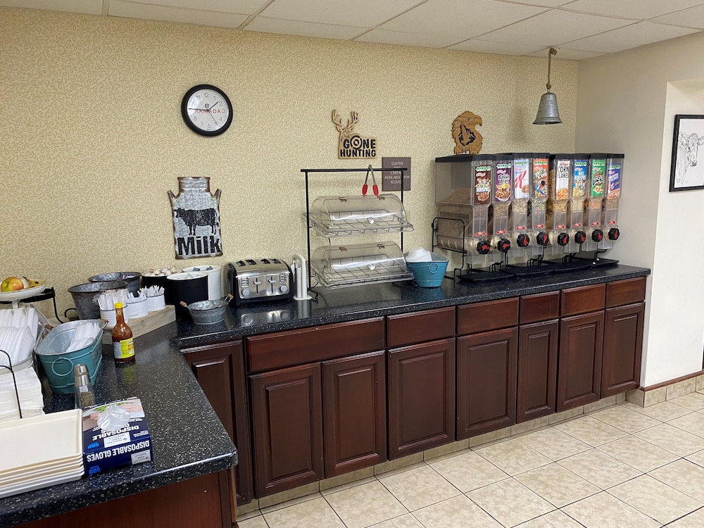 Ramada By Wyndham Angola/Fremont Area 30/41