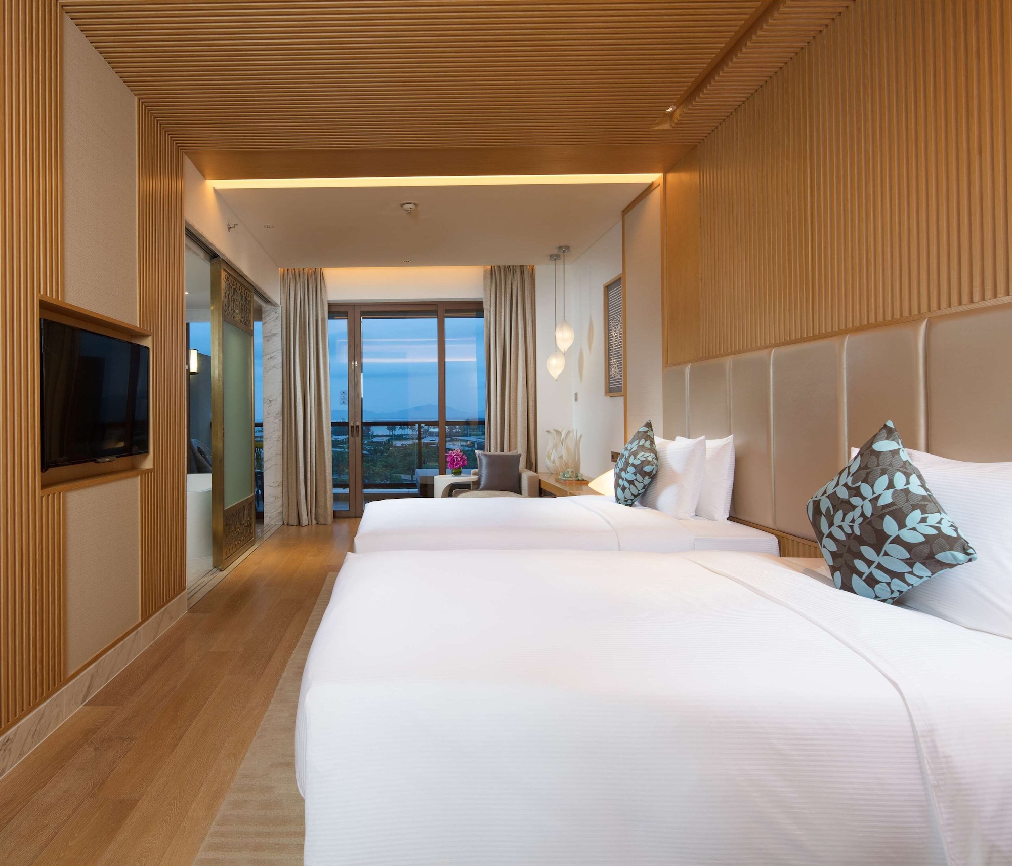 DELUXE, TWIN BEDS, GARDEN VIEW