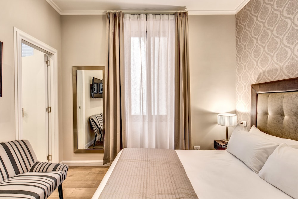 Hotel 87 Eighty-seven 8/72
