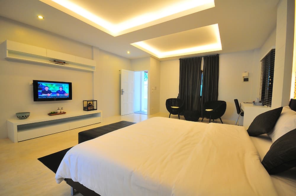 SURINTRA BOUTIQUE RESORT 4/25
