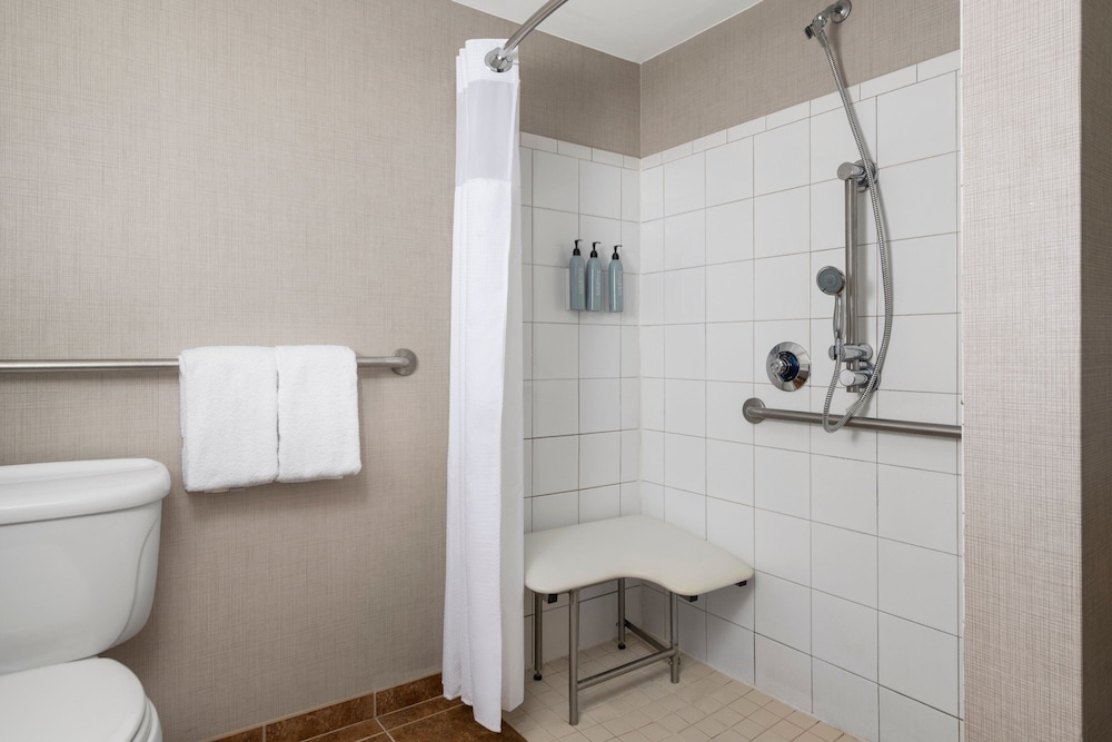جناح بسرير كينج بغرفة نوم واحدة مع أريكة، Residence Inn Mt Laurel At Bishop S Gate 5/5