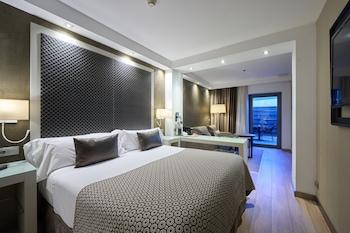 جناح جونيور مفرد بشرفة