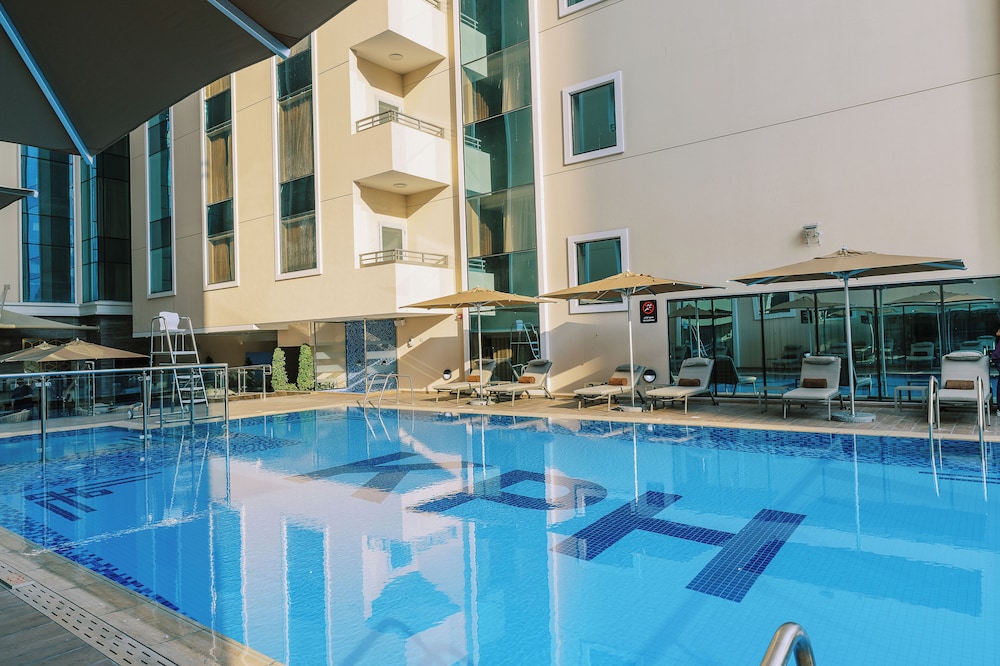 swimming pool spa