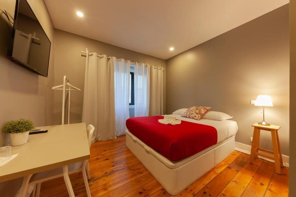 SUPERIOR, QUEEN BED