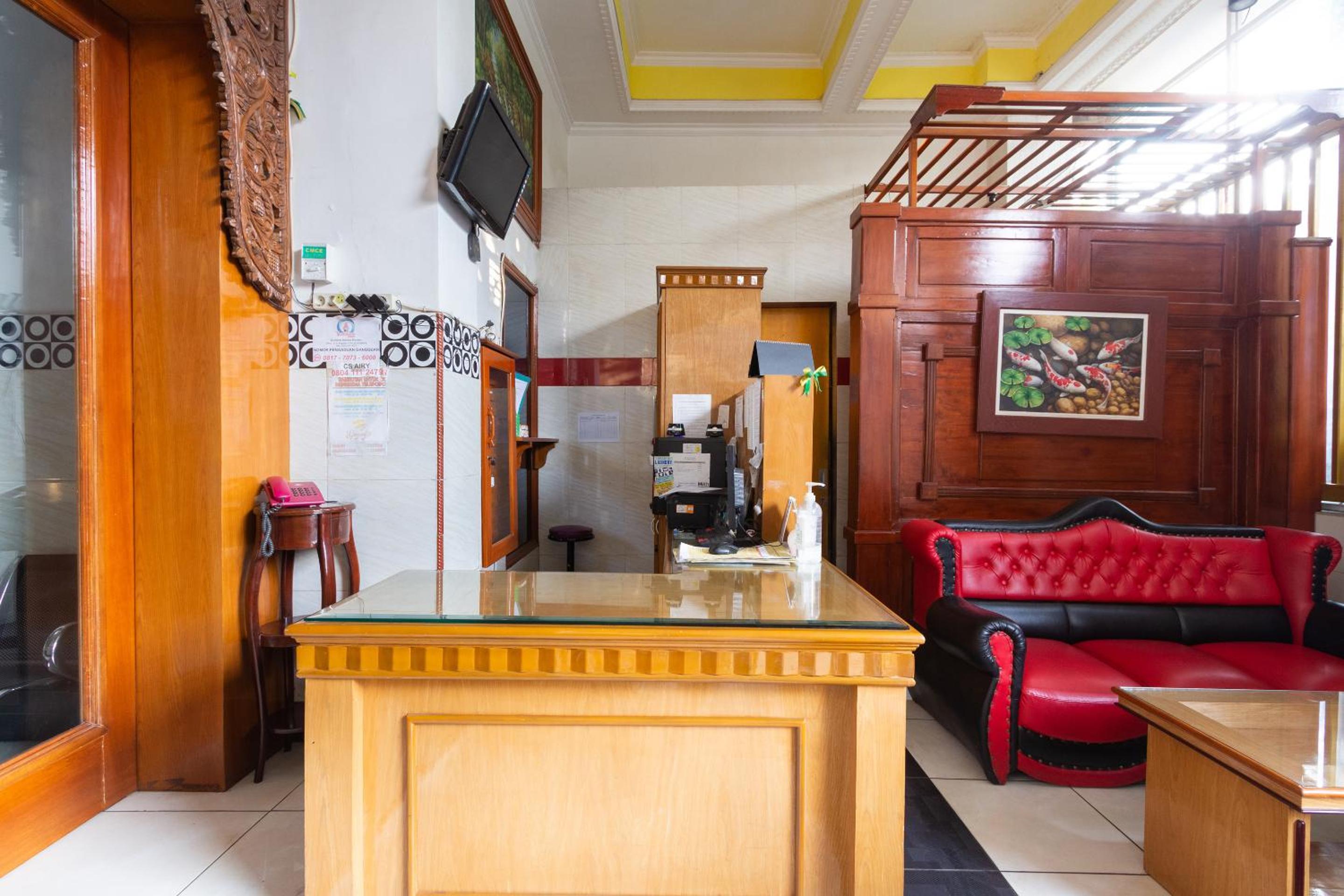 OYO 3727 Homestay Gayatri Sawojajar 10/57