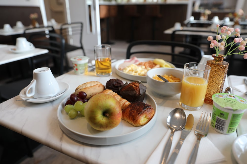 Reem Hotel 48/65