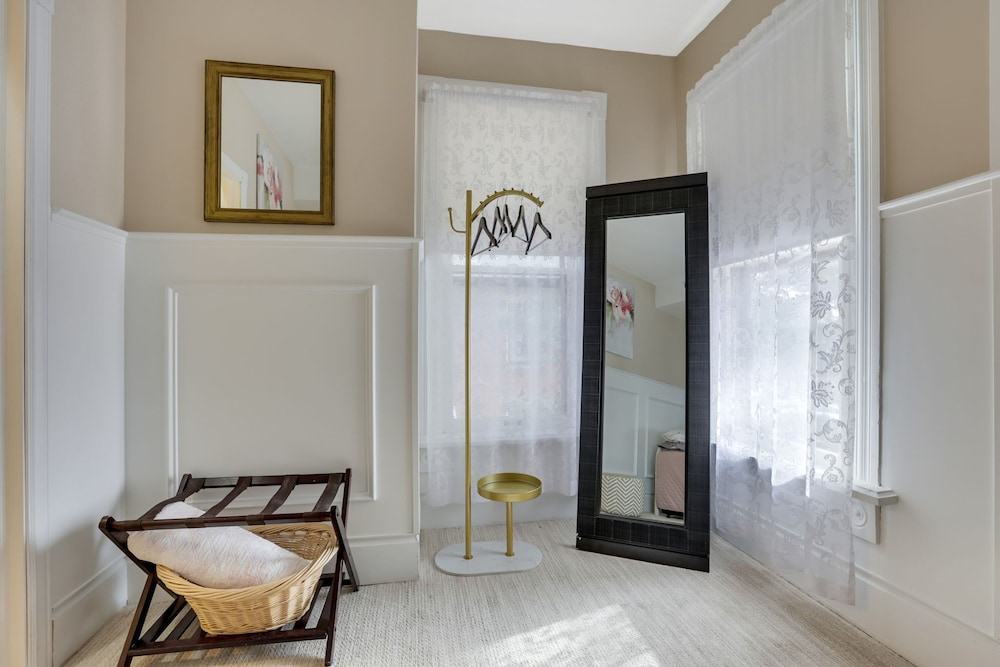 50 Lincoln Short North Bed and Breakfast 6/71