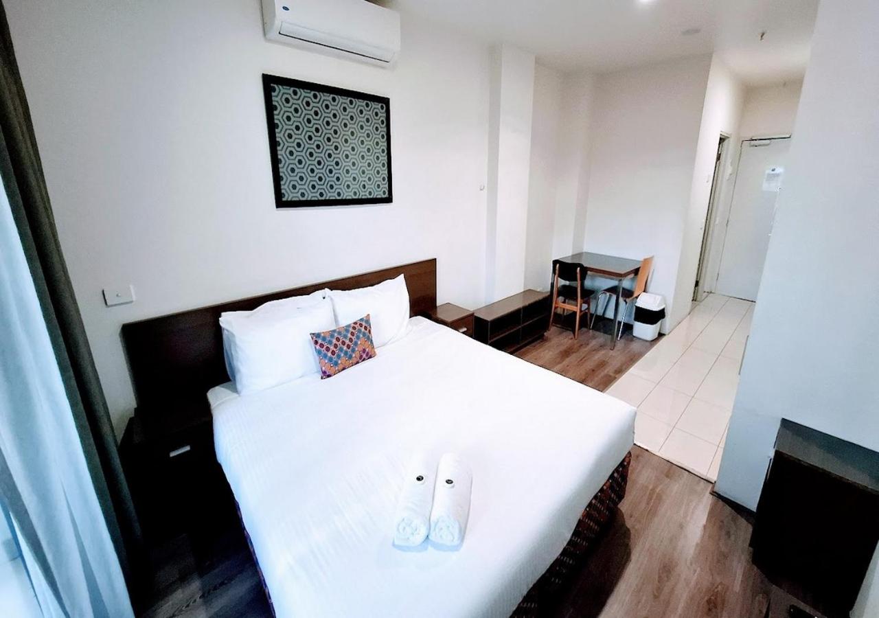 Studio, Apartment