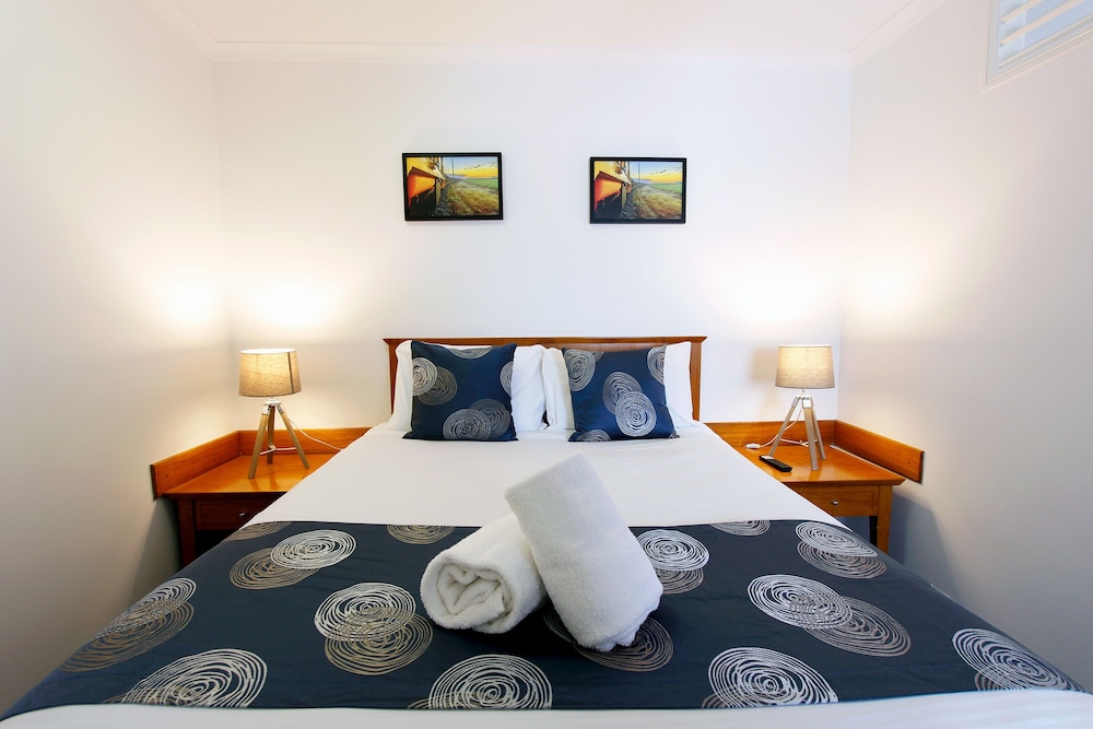 1 BEDROOM, SUITE