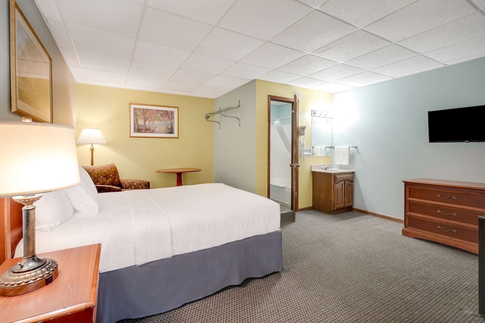 Americas Best Value Inn Marquette 8/46
