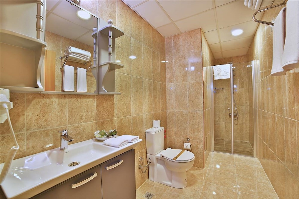 The Hera Premium Hotels 48/49
