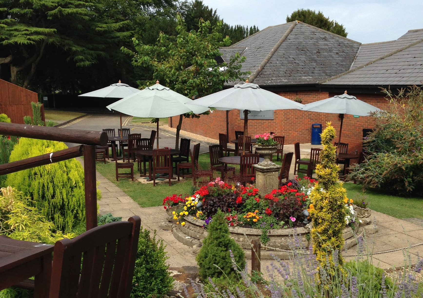 Hogs Back Hotel And Spa 25/26