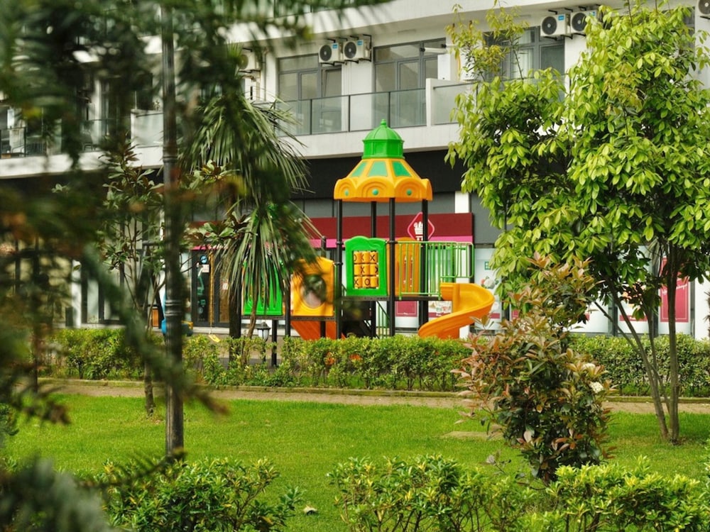 White Sails Residential Hotel 49/57