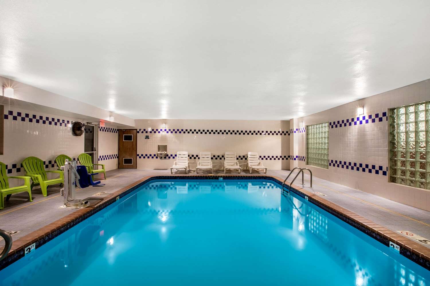 La Quinta Inn & Suites by Wyndham Emporia 10/22