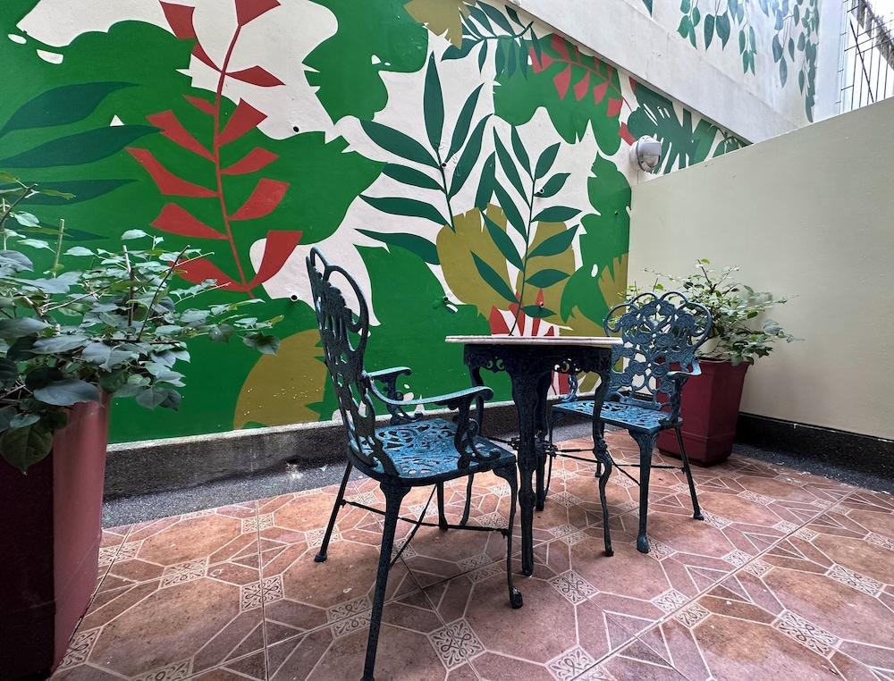 Lee Boutique Hotel 73/74
